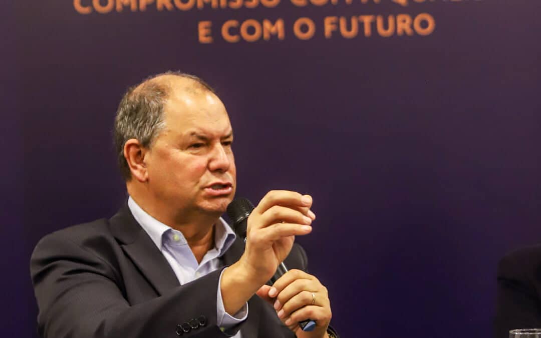 Projeto de lei que regulamenta uso de celulares em sala de aula avança na Câmara