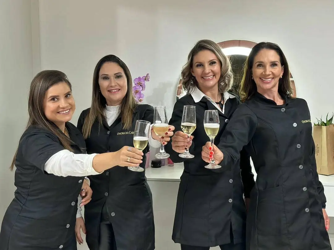 Oficina do Cabelo em novo endereço: reinaugurou em um espaço totalmente novo, moderno e aconchegante