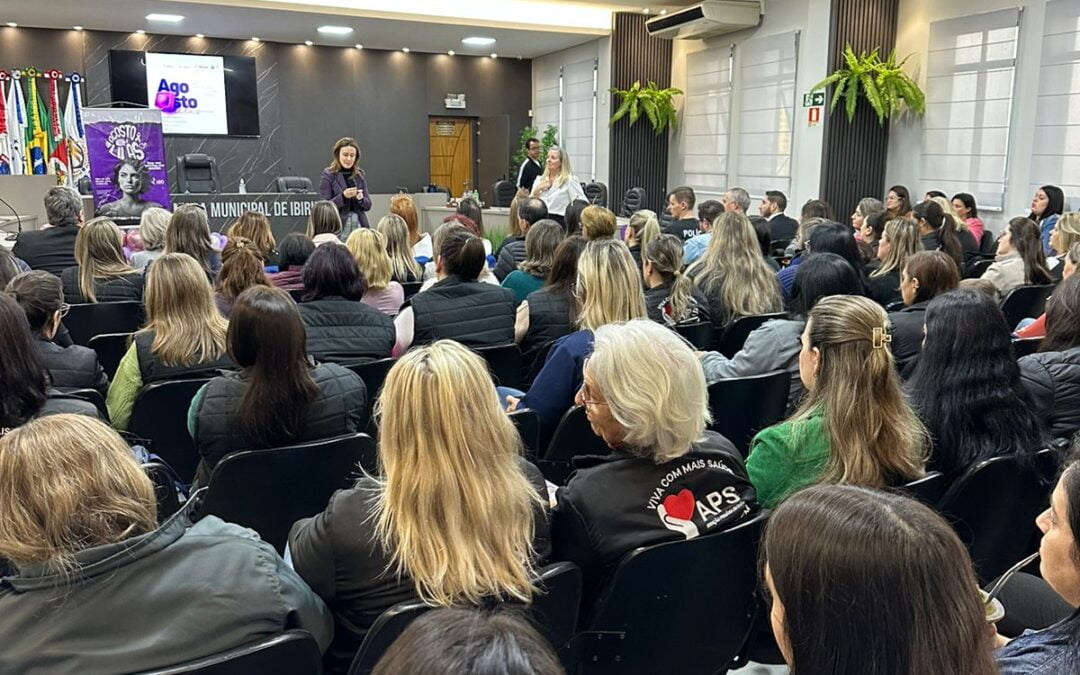 Câmara de Vereadores lotada:  Comunidade prestigiou o lançamento oficial da Campanha Agosto Lilás