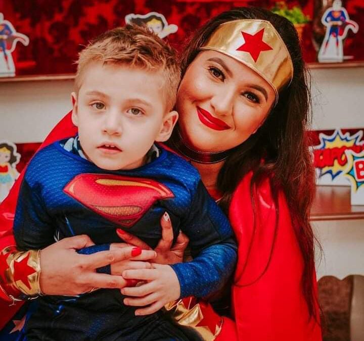 História de Determinação e Conquista: Arthur Encontra Liberdade com Equipamento Especial