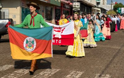 Semana Farroupilha encerra com grande desfile Comemorativo ao Dia do Gaúcho
