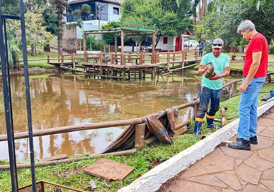 Equipe de Manutenção Age Rápido para Resolver Vazamento na Praça Maria Goreti Bertolini