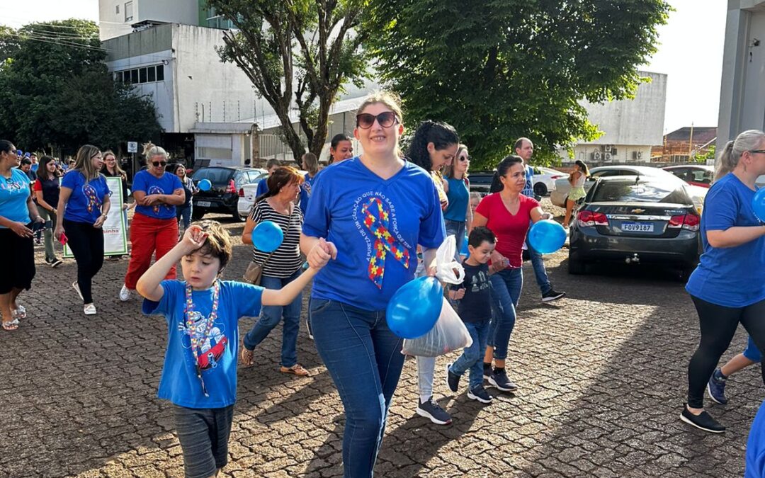 Ibirubá se Veste de Azul em Caminhada pela Conscientização do Autismo