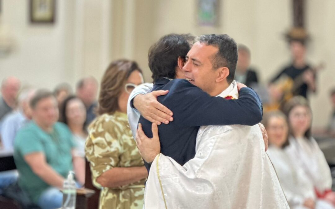 Tiago Zeni é ordenado padre em emocionante cerimônia na Paróquia Nossa Senhora de Lourdes