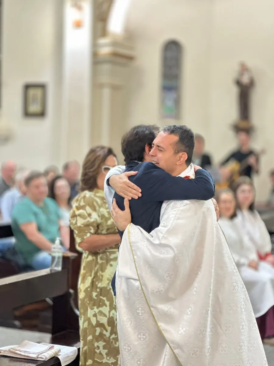 Tiago Zeni é ordenado padre em emocionante cerimônia na Paróquia Nossa Senhora de Lourdes
