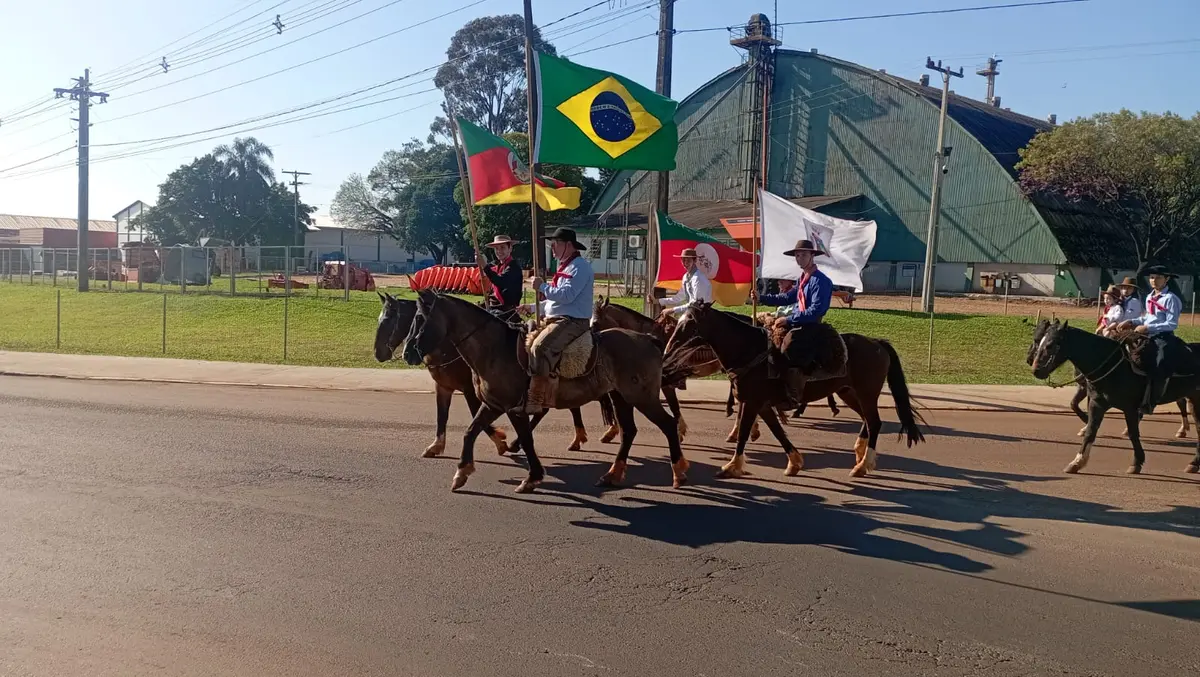 9ª Cavalgada do Abraço a Ibirubá celebra a cultura gaúcha e reúne mais de 120 participantes