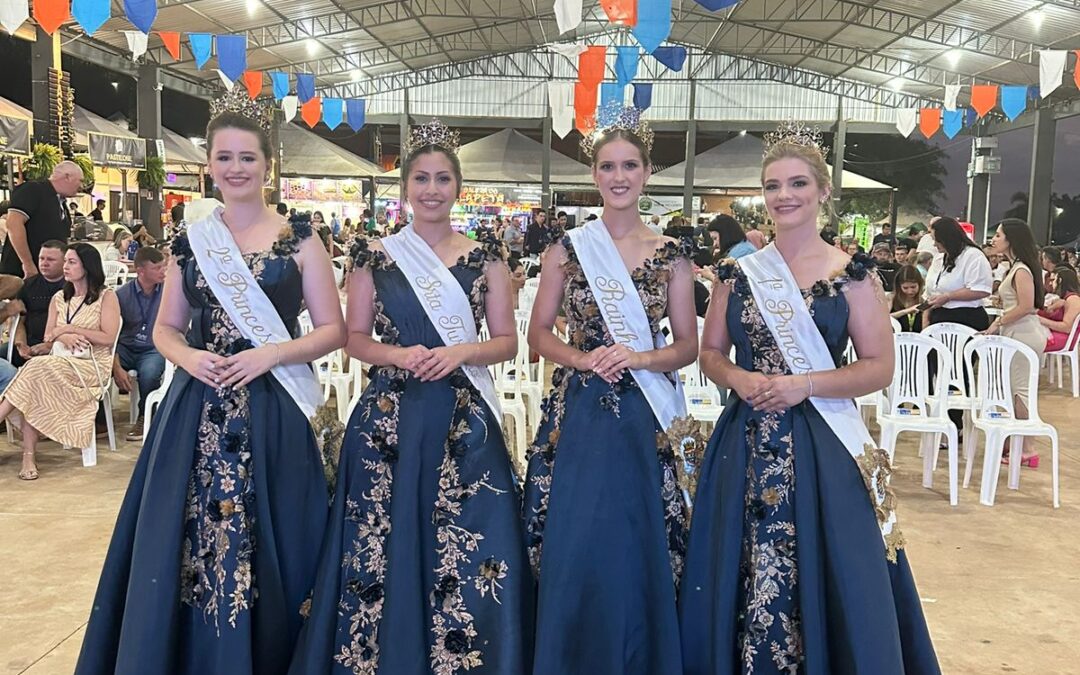 16ª Expoquinze tem abertura oficial com grande público e presença de autoridades