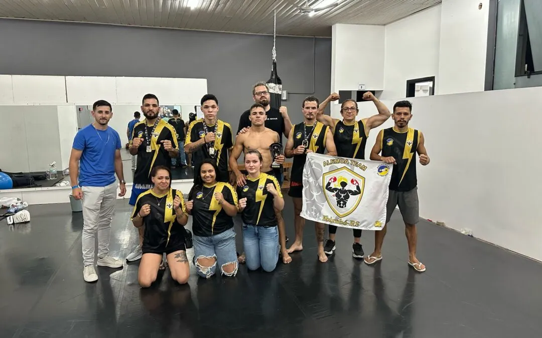 Atletas de Ibirubá conquistam cinco títulos no JVT Fight Night em Caxias do Sul