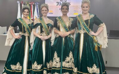 Rainhas de Ibirubá Apresentam Novos Trajes Durante Lançamento do Selo Comemorativo dos 70 Anos do Município