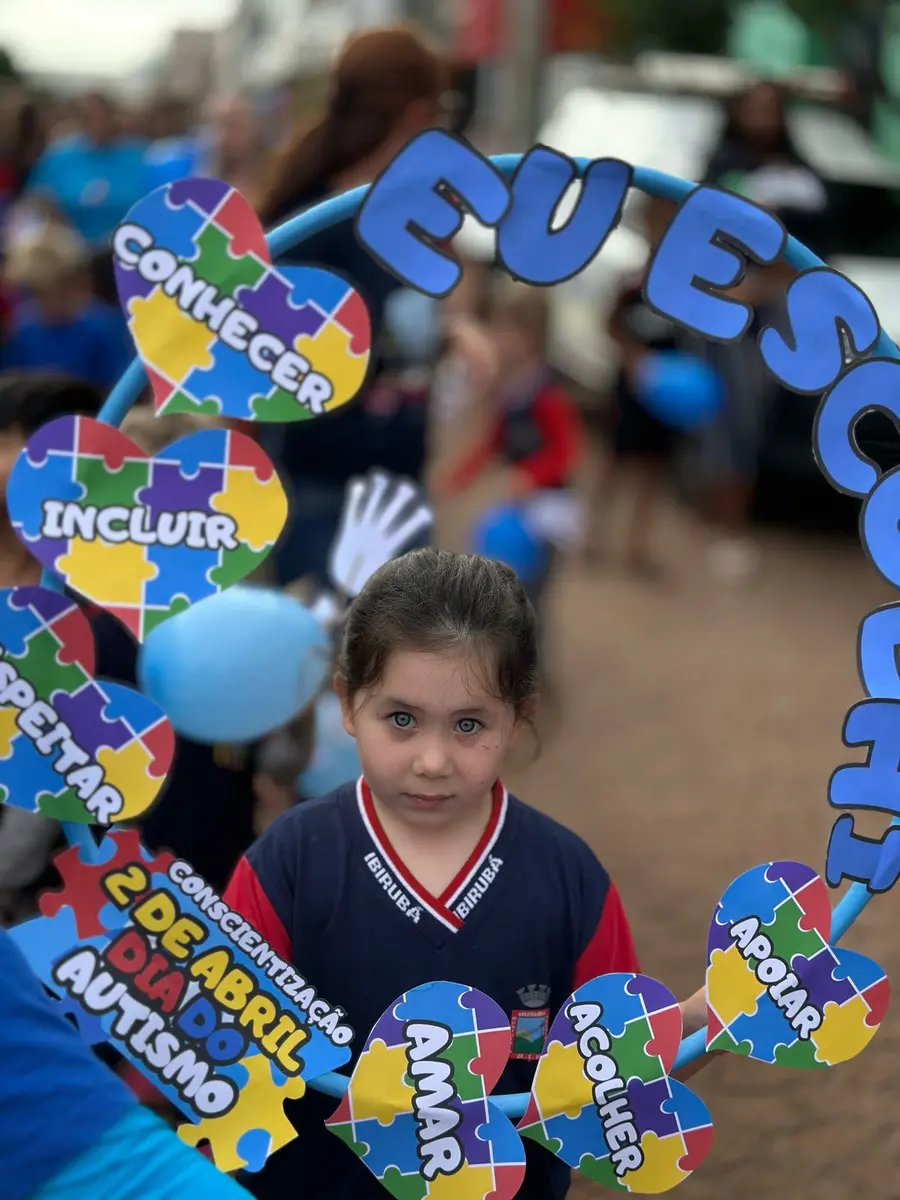 Caminhada pelo Autismo colore as ruas de azul em Ibirubá 💙♾️