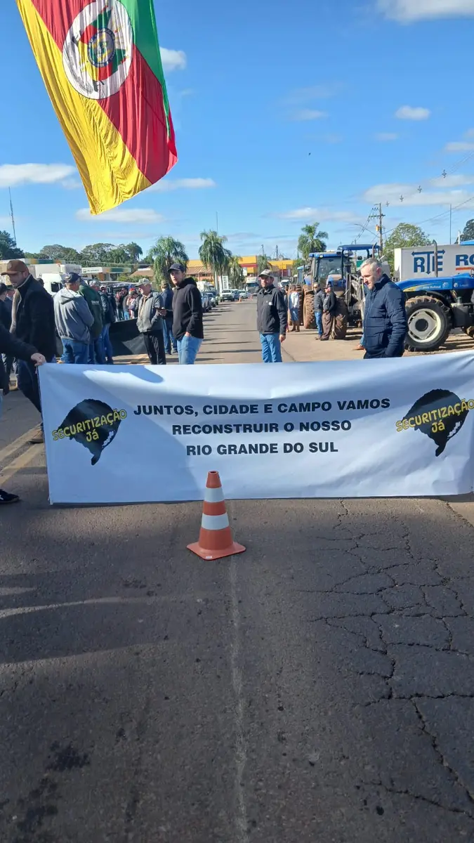 Agricultores bloqueiam ERS-223 em Ibirubá e reforçam: “Só a securitização pode nos salvar”