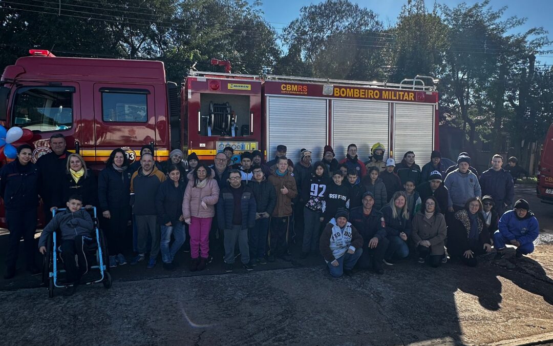 Bombeiros realizam ação educativa na APAE durante Semana da Prevenção