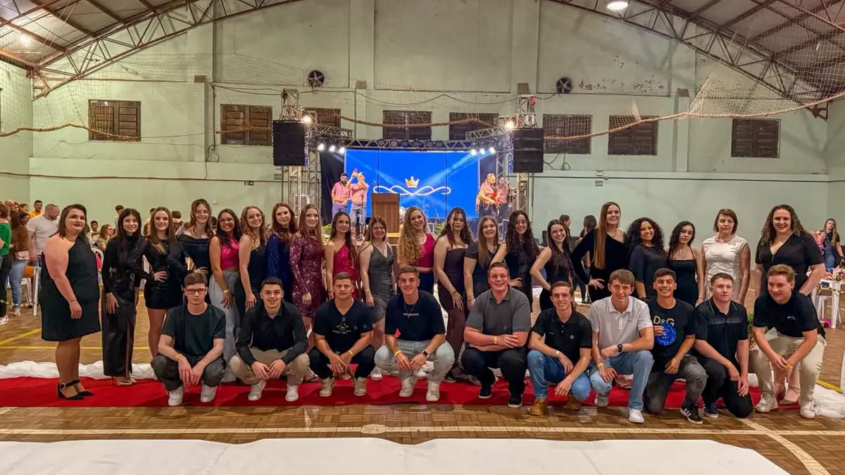 Escola Menino Deus realiza 33ª edição do Baile do Terceirão com escolha da nova Corte Estudantil