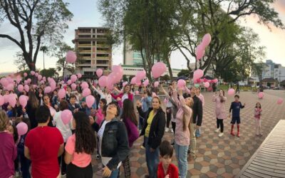 Outubro Rosa encerrado com emoção, dança e muita esperança em Ibirubá, no mesmo dia o Aulão #TodaspelaGio reune dezenas de pessoas em momentos marcantes de fé, solidariedade e amor à vida.