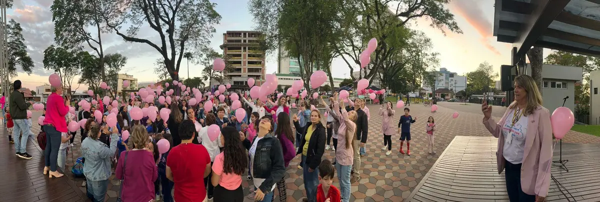 Outubro Rosa encerrado com emoção, dança e muita esperança em Ibirubá, no mesmo dia o Aulão #TodaspelaGio reune dezenas de pessoas em momentos marcantes de fé, solidariedade e amor à vida.