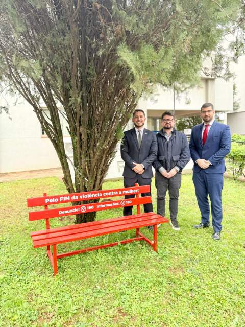 Você sabe o significado do Banco Vermelho instalado em Ibirubá?