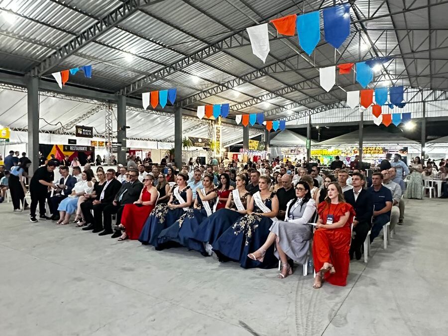 Casa lotada marca a abertura oficial da 17ª ExpoQuinze