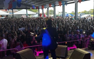 Show de Amado Batista lota a 17ª ExpoQuinze e emociona público neste domingo