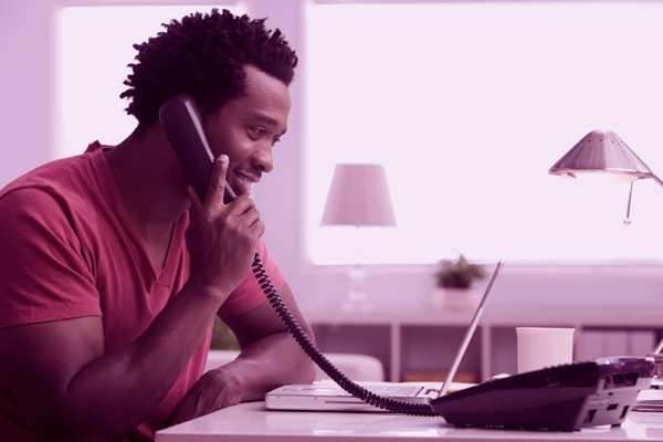 Vivo anuncia encerramento da telefonia fixa e amplia investimentos em fibra óptica no Brasil