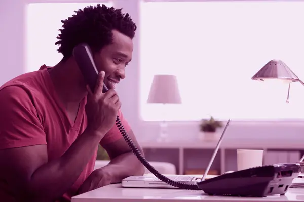 Vivo anuncia encerramento da telefonia fixa e amplia investimentos em fibra óptica no Brasil