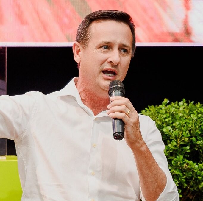 Clair Tomé Kuhn deixa função no governo e anuncia pré-candidatura pelo MDB