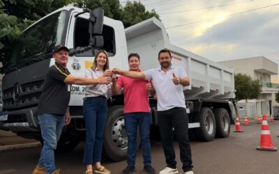 IBIRUBÁ RECEBE MOTONIVELADORA E CAMINHÃO PARA REFORÇAR INFRAESTRUTURA URBANA E RURAL