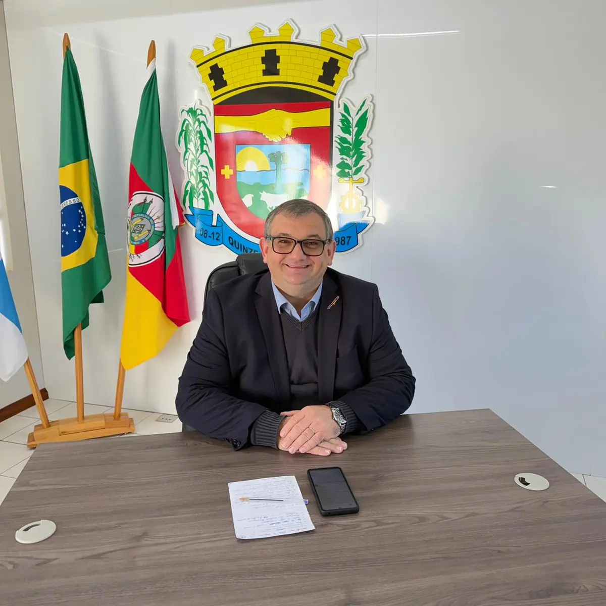 PREFEITO MARCOS PETRY ANUNCIA INVESTIMENTOS, ECONOMIA E MUDANÇAS DURANTE CAFÉ COM A IMPRENSA EM QUINZE DE NOVEMBRO